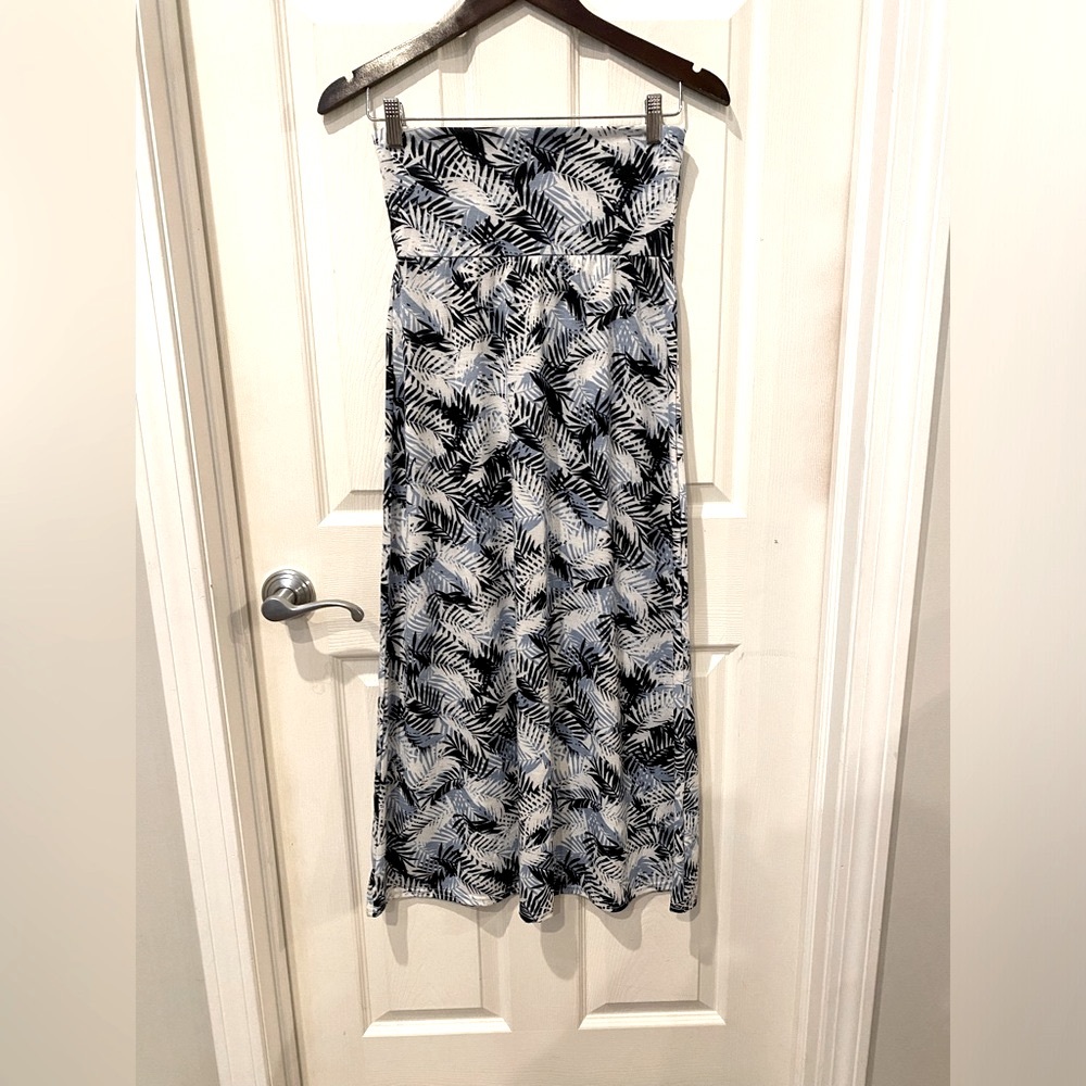 NWOT Urban Coco Maxi Skirt size S white black blue tropical pattern